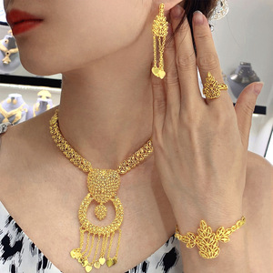 Parure de bijoux plaqué or 24 carats de Dubaï, 4 pièces, pour mariée africaine, collier, bracelet, boucles d'oreilles, bague, bijoux de mariage pour femmes saoudiennes, vente en gros - Product Image 3
