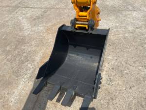 Nueva Excavadora Mini de Orugas Liugong 9055F en Stock, Cabina con Aire Acondicionado, Operación Flexible, Martillo Rompedor y Cucharón, Equipo para Huertos y Excavación de Tuberías. - Product Image 4