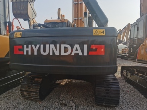 Excavatrices Hyundai 220lc-9s d'occasion de haute qualité, 22 tonnes, hydrauliques, sur chenilles, avec accessoire de pince OEM et godet d'excavatrice - Product Image 6