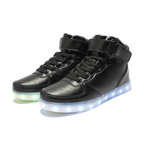 Chaussures de sport montantes rétro à lacets lumineuses à LED pour hommes adultes, dorées, vente en gros - Product Image 6
