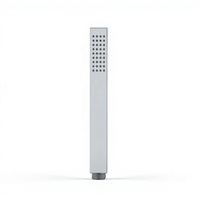 Douche carrée minimaliste industrielle en chrome avec conception d'économie d'eau et jet doux pour salles de bain d'appartements