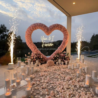 Desain baru lengkungan bunga buatan merah muda Hydrangea lengkungan bunga berbentuk hati untuk latar belakang bunga pernikahan dengan dekorasi tanda Neon