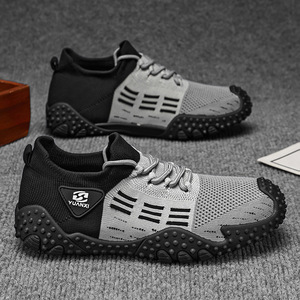 รองเท้าเดินผู้ชายแบบน้ำหนักเบา หน้าผ้าตาข่าย พื้นรองเท้ากลางทำจากยางเพื่อการรองรับแรงกระแทก พื้นรองเท้าด้านนอกทำจากยางกันลื่น แบบสวม ใส่ได้ทุกฤดู สำหรับกิจกรรมกลางแจ้ง - Product Image 2