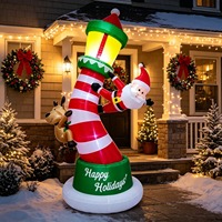 Venta al por mayor de fábrica: Adorno inflable gigante de 9 pies para jardín con reno y Papá Noel trepando por un faro, con luces LED, para Navidad.