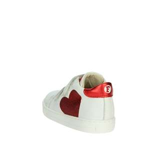 Zapatillas Falcotto para niña, color blanco, diseño de corazón rojo, cierre de velcro, zapatos informales - Product Image 2