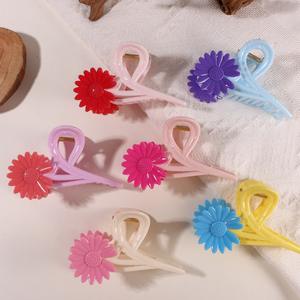 กิ๊บติดผมพลาสติกลายดอกเดซี่สีใหม่ กิ๊บหนีบผมแฟชั่นรูปดอกไม้ กิ๊บหนีบผมทรงฉลาม ขายส่ง - Product Image 1