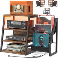 Console audio rustique marron à quatre niveaux avec éclairage LED et prises de courant intégrées, rangement ouvert, idéale pour tourne-disque et support CD