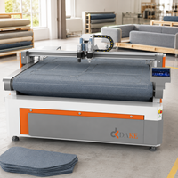 Machine de découpe automatique de tissu à couteau oscillant CNC pour la tapisserie de canapé et les textiles, avec table à vide et découpe de haute précision