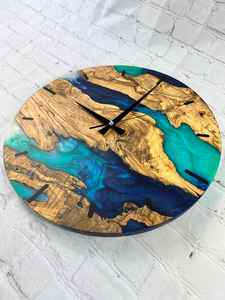 Elegante Reloj de Pared de Resina y Madera Hecho a Mano, Duradero, Funcional, Elegante y Decorativo, Perfecto para Sala de Estar o Dormitorio - Product Image 3