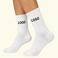 Chaussettes de sport jacquard personnalisées à faible MOQ, chaussettes athlétiques à design personnalisé, chaussettes de sport en tricot jacquard avec logo personnalisé pour hommes et femmes