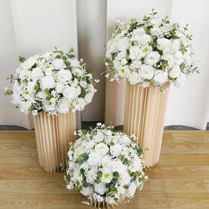 Boule de fleurs artificielle en soie pour décoration de table, idéale pour mariage, allée de cérémonie et photographie - Product Image 2