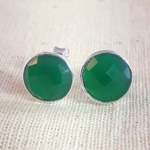 ต่างหูเงินแท้ 925 ประดับด้วยพลอยออนิกซ์สีเขียวธรรมชาติ - Product Image 2