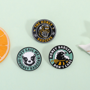 Spille Smaltate dei Badgers del Miele, Animali Cartoon con Citazioni, '<span class=keywords><strong>Mi</strong></span> Chiamano Badger del Miele', Distintivi da Bavero, Gioielli Regalo - Product Image 2