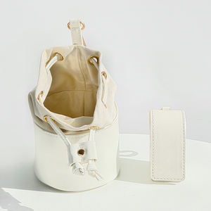 Coleira de Luxo em Couro PU de Alta Costura com Guia Ajustável para Passeio de Cães, Suporte para Sacos de Cocô e Bolsa para Passeio de Cães - Product Image 5