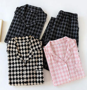 เซ็ตชุดนอน100% 2024สำหรับผู้หญิง2ชิ้นผ้าโปร่งผ้าฝ้ายลายกุหลาบเสื้อคอตตอน + กางเกงสวมใส่สบายแบบสดชื่นและธรรมชาติ - Product Image 4