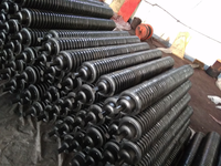 Rouleau d'impact industriel personnalisé JUXIN en caoutchouc avec roulement à billes à gorge profonde et jante en acier pour le transport de matériaux miniers