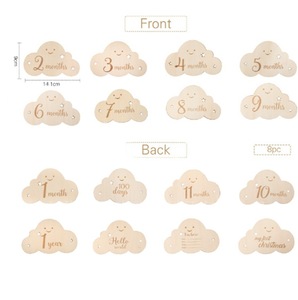 Cartes d'étape mensuelles en bois sculptées Hello World pour bébé personnalisées en forme de nuage - Product Image 6