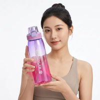Bouteille d'eau en plastique Tritan+PP sans BPA de qualité alimentaire, vente en gros directe usine, options de parfum, design à couvercle rebondissant pour la randonnée et la salle de sport