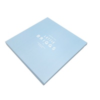 Boîte d'expédition pour foulard de luxe haut de gamme personnalisée avec matériaux recyclés, pelliculage mat et gaufrage