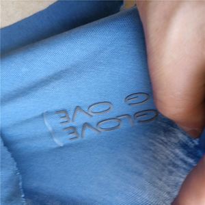 Logo personnalisé pour vêtements, étiquette en silicone 3D, logo en caoutchouc silicone gaufré, col de vêtement en silicone imprimé sur tissu, étiquette de col en silicone - Product Image 3