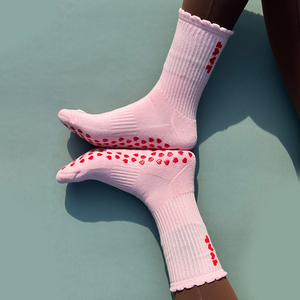 Bán Buôn Chất Lượng Cao Biểu Tượng Tùy Chỉnh Phòng Tập Thể Dục Grippy Vớ Yoga Dễ Thương Tim Jacquard Mô Hình Crew Chống Trượt Grip Pilates Vớ - Product Image 4