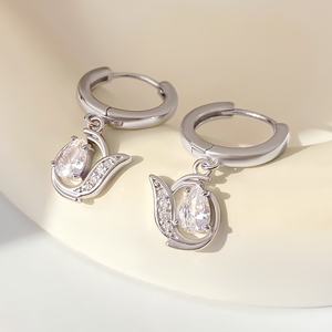 Boucles d'oreilles créoles romantiques en cristal taille poire avec zircon pour femme, bijoux de mariage, en laiton plaqué rhodium - Product Image 1