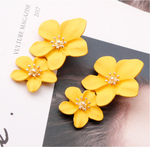Boucles d'oreilles clous tendance pour femme, plaqué or, style bohème vintage, personnalisées, double couche, motif fleur, avec strass en cristal - Product Image 3