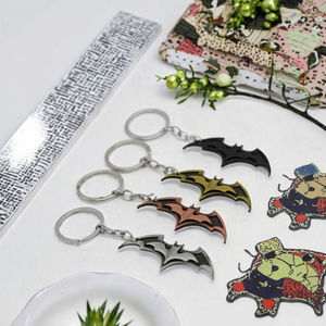 Lilangda moda creativa in metallo pipistrello portachiavi piccolo regalo per auto accessori appesi con serigrafia all'ingrosso - Product Image 3