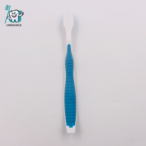 Brosse à dents à tête petite et à poils doux, fabriquée sur mesure, Mc L216, ergonomique pour enfants - Product Image 1