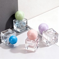 Flacon de parfum miniature de luxe en verre de couleur macaron personnalisable avec bouchon à bille