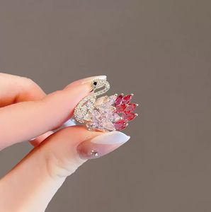 Moda nuevo estilo Europa y América Venta caliente broche Vintage de <span class=keywords><strong>cisne</strong></span> de cristal de sentido de alto grado para regalo de mujer - Product Image 2
