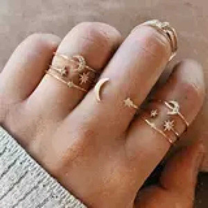 Vendita calda di tendenza alla moda anelli in acciaio inossidabile carini intarsio di diamanti taglio principessa con placcatura in oro all'ingrosso per uomini e donne - Product Image 1