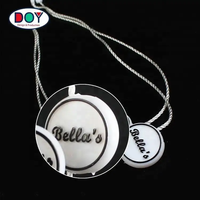 Corde en nylon blanc personnalisée en relief en 3D avec logo de marque étiquette volante en plastique pour vêtements