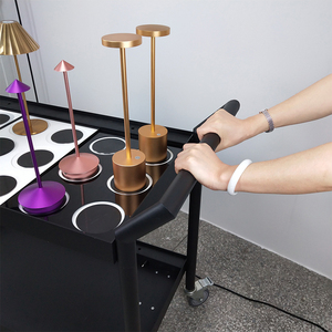 <span class=keywords><strong>Lampe</strong></span> de bureau pour hôtel et restaurant Chariot de chargement sans fil <span class=keywords><strong>Lampe</strong></span> de bureau rechargeable pour téléphone portable Chariot de chargement rapide - Product Image 4