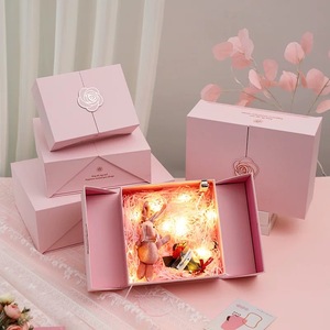 Lusso san valentino rosa rosa scatola regalo di nozze con doppie porte di lusso carta stampata con laminazione opaca e goffratura per il presente - Product Image 1
