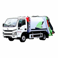 Camion de ramassage des déchets sanitaires communautaires