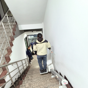 Elevador de Escaleras Recto para Interiores y Exteriores - Ayuda de Movilidad para Personas Mayores y con Discapacidad para Uso Doméstico - Product Image 6