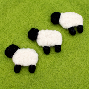 Adorno de fieltro de lana de oveja negra al por mayor, hecho a mano, decoración colgante para el hogar, juego de regalo novedoso para niños, Navidad - Product Image 3