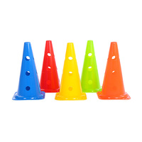 Cônes de signalisation en gros, cônes de football, cônes d'entraînement d'agilité de football avec trous, en PE durable, couleurs personnalisables