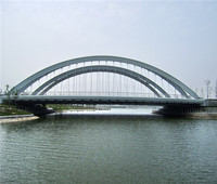 Pont en acier Q235/Q345 pour projets de transport, structure métallique légère soudée et cintrée, à faible teneur en carbone, galvanisée à chaud, fabriqué en Chine