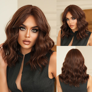 วิกผมบ๊อบสั้นสีน้ำตาลแบบเต็มศีรษะสำหรับผู้หญิง คุณภาพสูง ขนาด 18 นิ้ว ยาวประ<span class=keywords><strong>บ่า</strong></span> <span class=keywords><strong>ผม</strong></span>ฟูเป็นธรรมชาติ พร้อมหน้าม้า <span class=keywords><strong>ผม</strong></span>สังเคราะห์นุ่มสลวย - Product Image 4