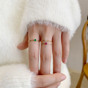 Anillo de compromiso de acero inoxidable minimalista delicado pequeño diamante apilable Simple oro fino pequeño CZ piedra solitario anillo de compromiso - Product Image 2