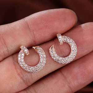 Orecchini a Cerchio Semplici con Borchie per Donne, Piccoli Accessori per Orecchie da Indossare Ogni Giorno - Product Image 1