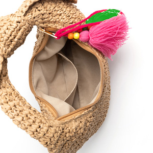 Bolso de mano de paja estilo bohemio de verano, nuevo bolso de playa con forma de media luna para vacaciones, con cierre de cremallera, nudo y borlas coloridas - Product Image 2