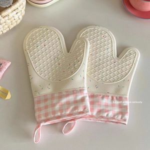 Gants en silicone résistants à la chaleur, anti-brûlure et antidérapants, gants de cuisine rembourrés en coton, gants en silicone épais pour la pâtisserie - Product Image 4