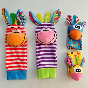 Funboxes Jouets en peluche, Chaussettes et bracelets sonores pour bébés, qui émettent des sons - Product Image 2
