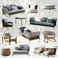 Ensemble de salon de jardin en rotin avec table basse, dossier incurvé tressé et pieds en bois de teck pour terrasse, villa, jardin, hôtellerie, patio