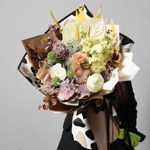 Papier d'emballage élégant imprimé vache, motif floral, 58*58cm, film plastique imperméable pour fleuriste - Product Image 6