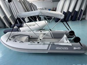 Bote Neumático RIB de PVC Reachsea para <span class=keywords><strong>6</strong></span> Personas, 3.6m, con Ruedas Grandes y Toldo, Color Blanco y Gris, Lujoso, MOQ Pequeño, para Pesca - Product Image 6