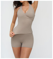 Ensemble de vêtements de sport grande taille personnalisé pour la gym et le yoga, comprenant un haut court moulant à col licou et pantalon de fitness taille haute avec logo frontal